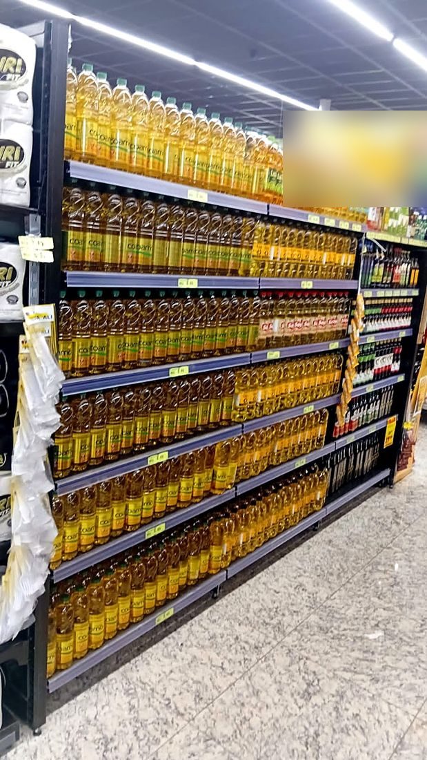 Gôndola de óleos completamente abastecida